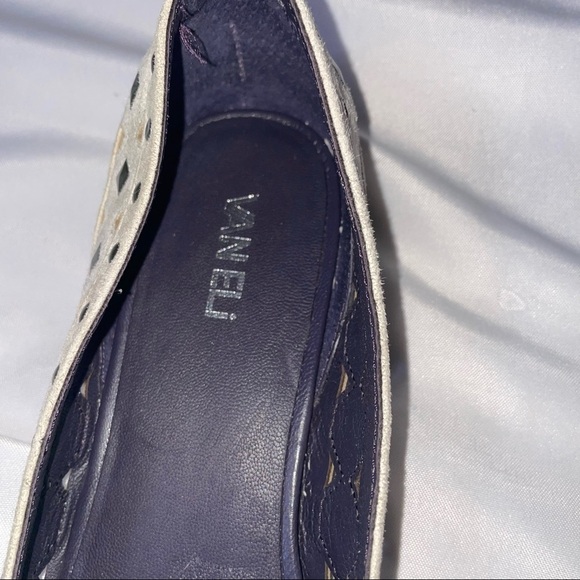 Vaneli criss cross leather ballet studded flats SZ 8.5 cream colored studded - Picture 3 of 7